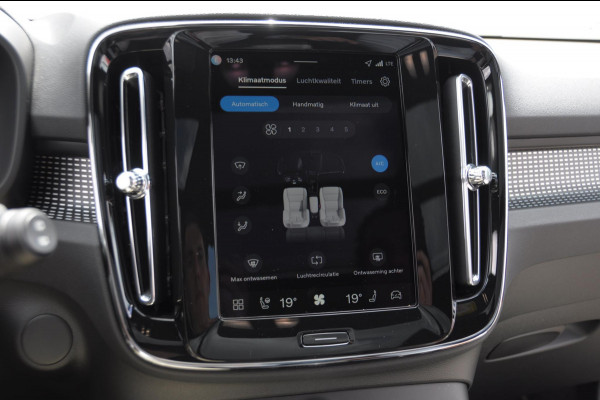 Volvo EX40 Single Motor Extended Range Plus Black Ed. 82 kWh / DEMO LEX / Panoramadak / Apple Carplay / Android Auto / Harman kardon audio / Adaptive cruise control / Pilot assist / Lichtmetalen velgen /