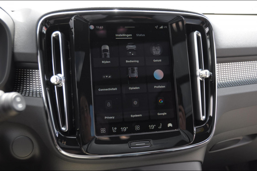 Volvo EX40 Single Motor Extended Range Plus Black Ed. 82 kWh / DEMO LEX / Panoramadak / Apple Carplay / Android Auto / Harman kardon audio / Adaptive cruise control / Pilot assist / Lichtmetalen velgen /