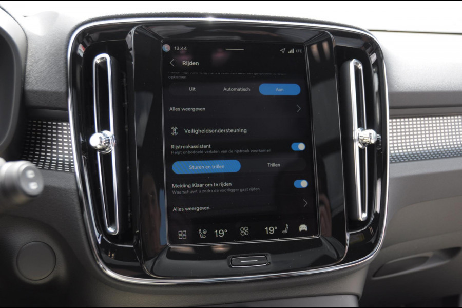Volvo EX40 Single Motor Extended Range Plus Black Ed. 82 kWh / DEMO LEX / Panoramadak / Apple Carplay / Android Auto / Harman kardon audio / Adaptive cruise control / Pilot assist / Lichtmetalen velgen /