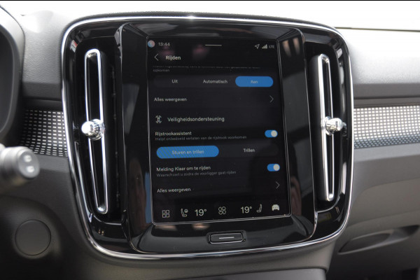 Volvo EX40 Single Motor Extended Range Plus Black Ed. 82 kWh / DEMO LEX / Panoramadak / Apple Carplay / Android Auto / Harman kardon audio / Adaptive cruise control / Pilot assist / Lichtmetalen velgen /