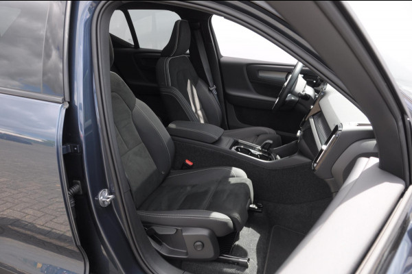 Volvo EX40 Single Motor Extended Range Plus Black Ed. 82 kWh / DEMO LEX / Panoramadak / Apple Carplay / Android Auto / Harman kardon audio / Adaptive cruise control / Pilot assist / Lichtmetalen velgen /