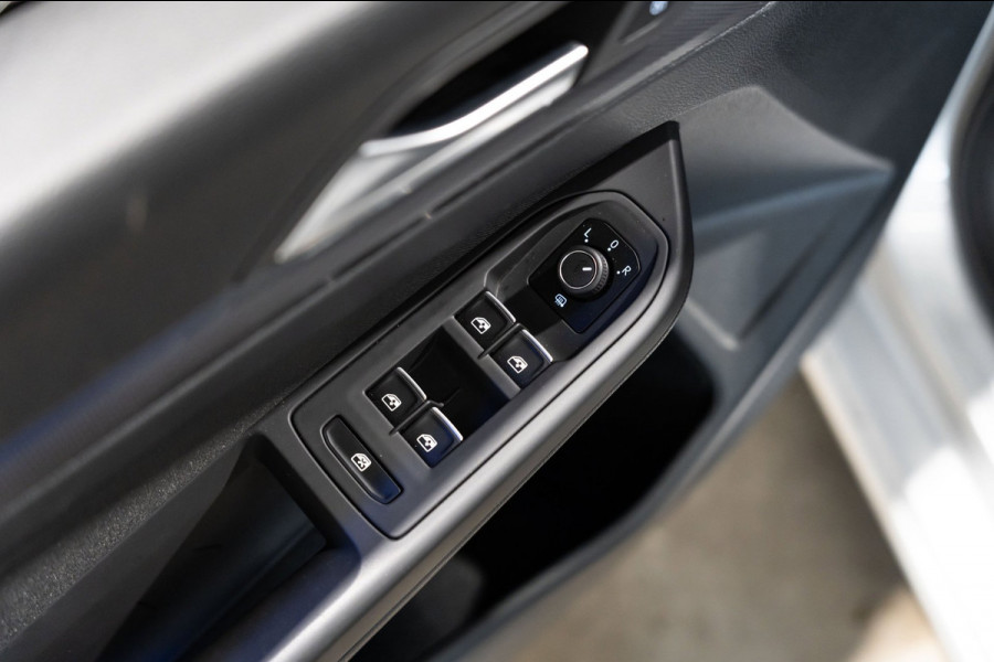 Volkswagen Golf 1.0 eTSI Life DSG LED CAMERA PDC