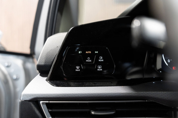 Volkswagen Golf 1.0 eTSI Life DSG LED CAMERA PDC
