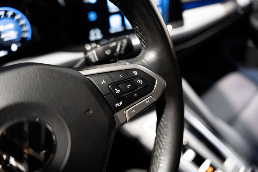 Volkswagen Golf 1.0 eTSI Life DSG LED CAMERA PDC