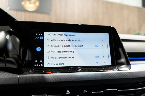Volkswagen Golf 1.0 eTSI Life DSG LED CAMERA PDC