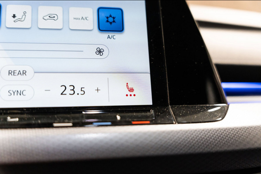 Volkswagen Golf 1.0 eTSI Life DSG LED CAMERA PDC