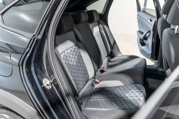 Volkswagen Taigo 1.5 TSI R-Line DSG PANO LED Keyless