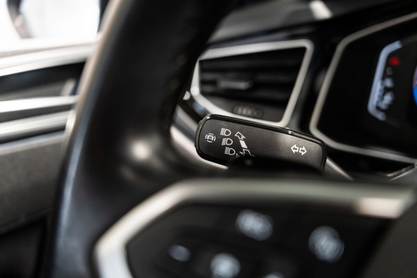 Volkswagen Taigo 1.5 TSI R-Line DSG PANO LED Keyless