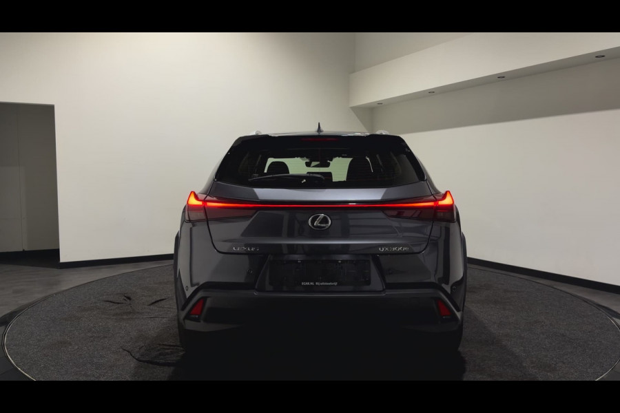 Lexus UX 300e Luxury 54 kWh | Leder interieur | Stoelen verwarmd & gekoeld | Keyless | Soh (batterijcheck) Waarde 99,0 %