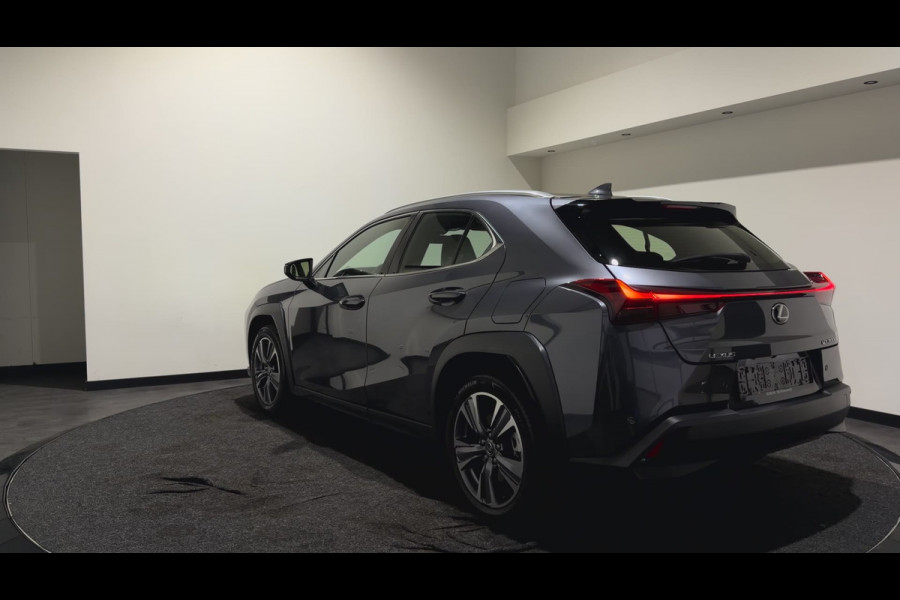 Lexus UX 300e Luxury 54 kWh | Leder interieur | Stoelen verwarmd & gekoeld | Keyless | Soh (batterijcheck) Waarde 99,0 %