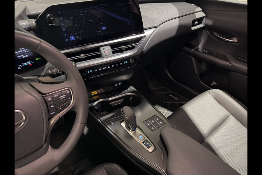 Lexus UX 300e Luxury 54 kWh | Leder interieur | Stoelen verwarmd & gekoeld | Keyless | Soh (batterijcheck) Waarde 99,0 %