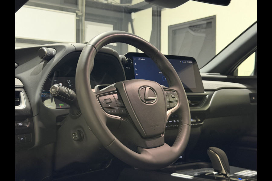 Lexus UX 300e Luxury 54 kWh | Leder interieur | Stoelen verwarmd & gekoeld | Keyless | Soh (batterijcheck) Waarde 99,0 %