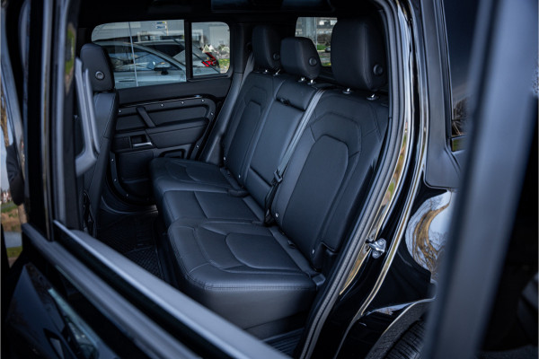 Land Rover Defender 110 P300e 110 X-Dynamic HSE ** HUD ** Trekhaak ** Panodak ** Koelbox Elektrisch rijbereik tot 55km (WLTP)