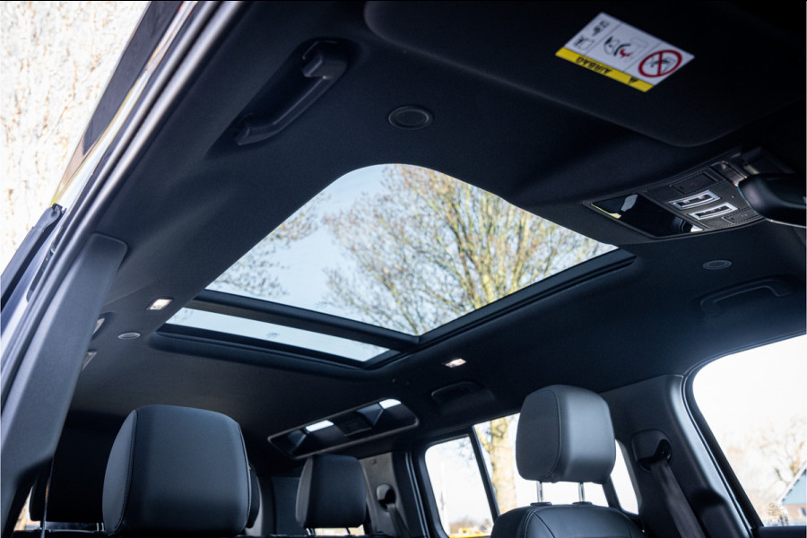 Land Rover Defender 110 P300e 110 X-Dynamic HSE ** HUD ** Trekhaak ** Panodak ** Koelbox Elektrisch rijbereik tot 55km (WLTP)