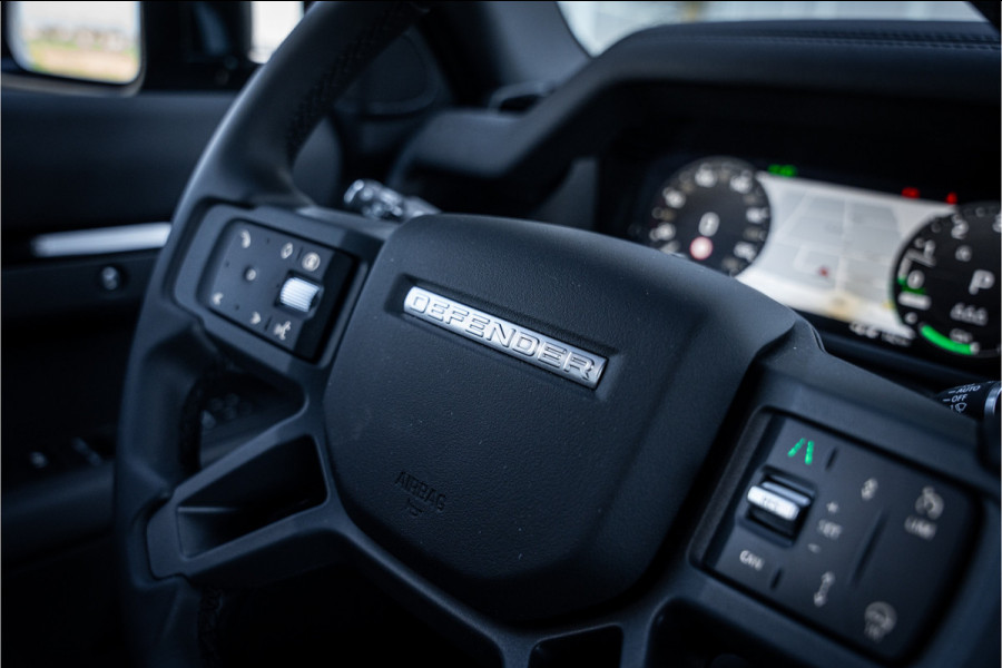 Land Rover Defender 110 P300e 110 X-Dynamic HSE ** HUD ** Trekhaak ** Panodak ** Koelbox Elektrisch rijbereik tot 55km (WLTP)