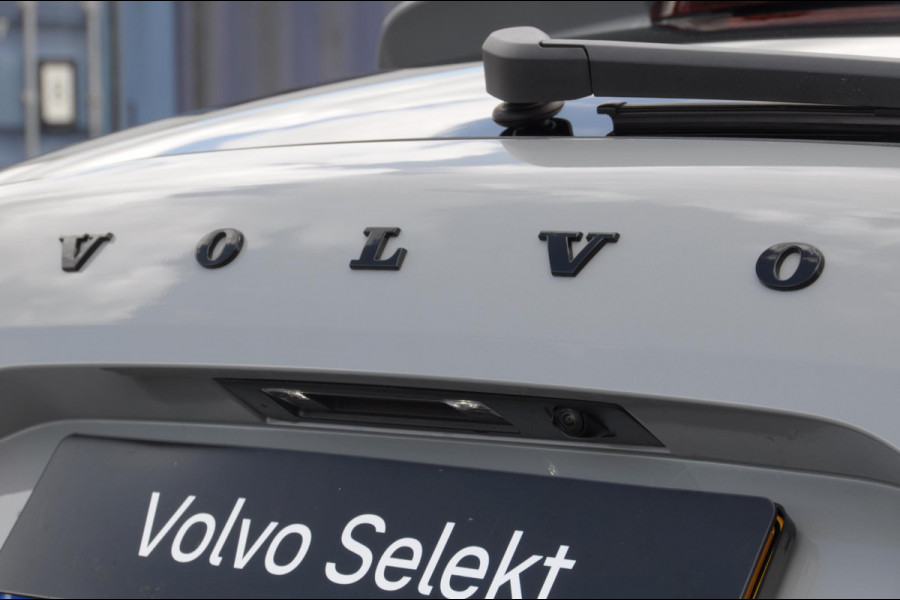 Volvo XC60 T8 455PK Automaat hybrid AWD Ultra Black Edition Luchtvering/ Semi-elektrisch inklapbare trekhaak/ Stoelverwarming voor en achter/ Stuurverwarming/ Harman Kardon Audio/