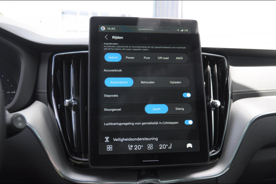Volvo XC60 T8 455PK Automaat hybrid AWD Ultra Black Edition Luchtvering/ Semi-elektrisch inklapbare trekhaak/ Stoelverwarming voor en achter/ Stuurverwarming/ Harman Kardon Audio/
