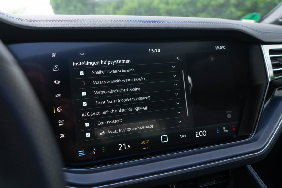 Volkswagen Touareg 3.0 TSI 4MOTION R / Puglia/ Standkachel/ Luchtvering/ Virtual Cockpit/ Panoramadak/ 340 kW (463PK)