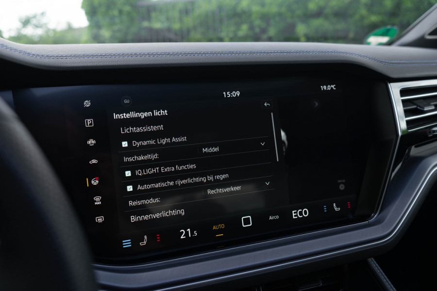 Volkswagen Touareg 3.0 TSI 4MOTION R / Puglia/ Standkachel/ Luchtvering/ Virtual Cockpit/ Panoramadak/ 340 kW (463PK)