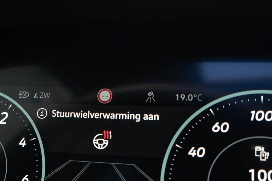 Volkswagen Touareg 3.0 TSI 4MOTION R / Puglia/ Standkachel/ Luchtvering/ Virtual Cockpit/ Panoramadak/ 340 kW (463PK)