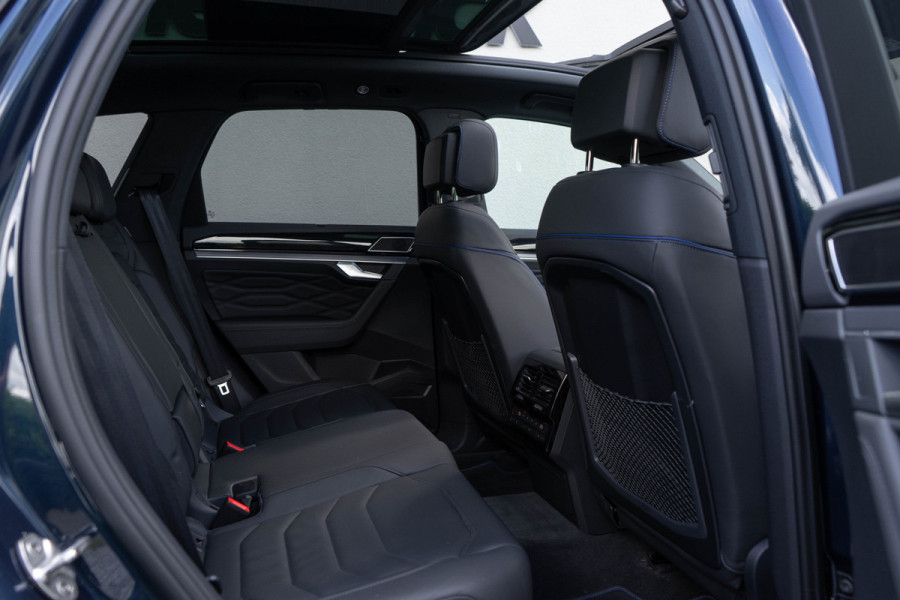 Volkswagen Touareg 3.0 TSI 4MOTION R / Puglia/ Standkachel/ Luchtvering/ Virtual Cockpit/ Panoramadak/ 340 kW (463PK)