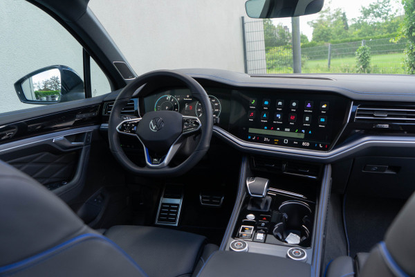 Volkswagen Touareg 3.0 TSI 4MOTION R / Puglia/ Standkachel/ Luchtvering/ Virtual Cockpit/ Panoramadak/ 340 kW (463PK)