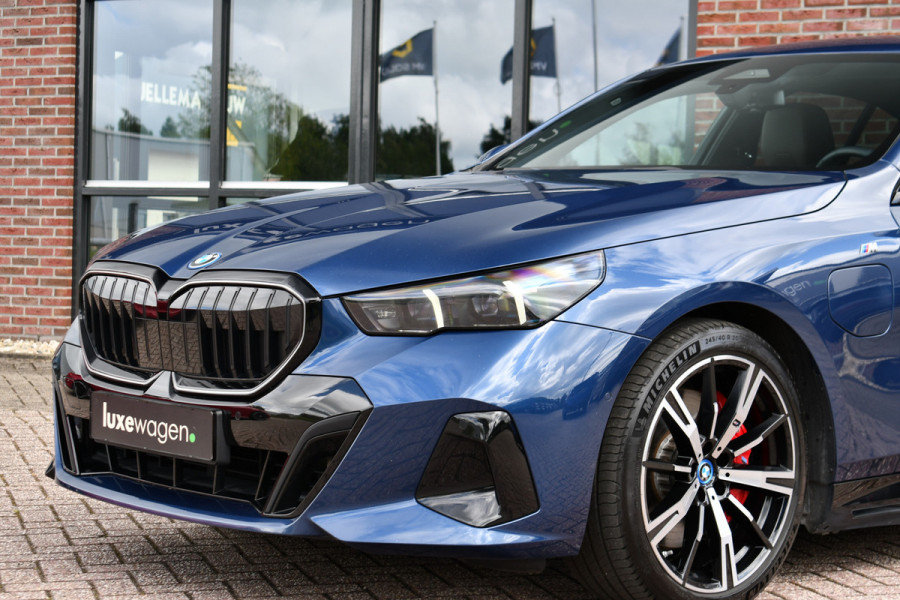 BMW 5 Serie 550e xDrive M-Sport Pro B&W Trekh Prof-onderstel 20inch