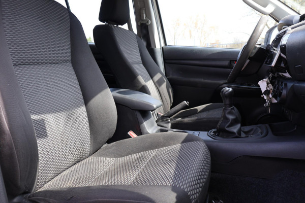 Toyota Hilux Camper 2.4 D-4D Dubbele Cabine Cool Comfort (ex.BTW) UNIEK IN NEDERLAND!