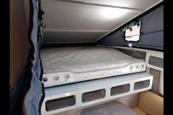 Toyota Hilux Camper 2.4 D-4D Dubbele Cabine Cool Comfort (ex.BTW) UNIEK IN NEDERLAND!