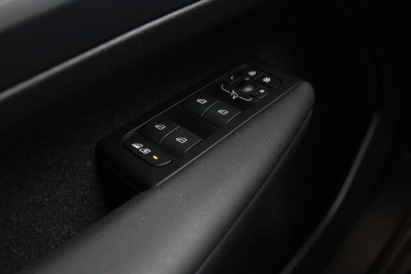 Volvo XC40 Recharge P8 AWD R-Design, SOH 92 %, Panoramadak, Leder, 4 x Stoelverwarming, H/K Sound, 360 Camera