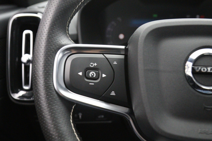 Volvo XC40 Recharge P8 AWD R-Design, SOH 92 %, Panoramadak, Leder, 4 x Stoelverwarming, H/K Sound, 360 Camera