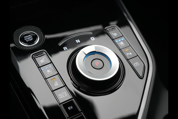 Kia Niro 1.6 GDi ExecutiveLine PHEV 182pk Dealer O.H. | Panodak | Adaptive Cruise | Head Up | Camera | Harman / Kardon | Lederen Sportstoelen Ventilatie & Memory | Blis | Keyless | Stuur Verwarmd | Apple Carplay | Sfeerverlichting | Navigatie |  Plug In Hybrid |