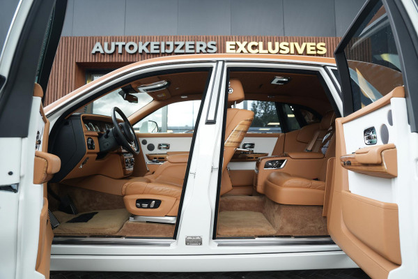 Rolls-Royce Phantom 6.7 V12 Starlight Headliner Rear Theatre Individual Rear Seats 22-Inch Polished Wheels