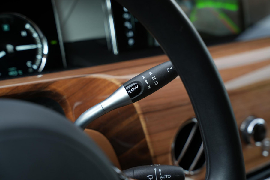Rolls-Royce Phantom 6.7 V12 Starlight Headliner Rear Theatre Individual Rear Seats 22-Inch Polished Wheels