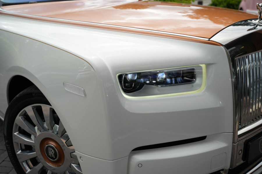 Rolls-Royce Phantom 6.7 V12 Starlight Headliner Rear Theatre Individual Rear Seats 22-Inch Polished Wheels