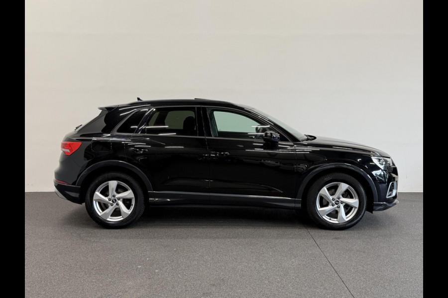 Audi Q3 35 TFSI Advanced Automaat Panoramadak Navigatie Apple Carplay/Android Auto 360 camera Parkeersensoren Cruise Control Alacantara Full Led Stoelverwarming Climate Control Lichtmetalen velgen