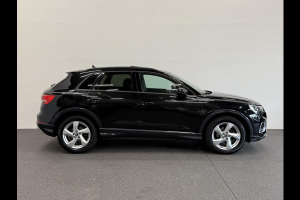Audi Q3 35 TFSI Advanced Automaat Panoramadak Navigatie Apple Carplay/Android Auto 360 camera Parkeersensoren Cruise Control Alacantara Full Led Stoelverwarming Climate Control Lichtmetalen velgen