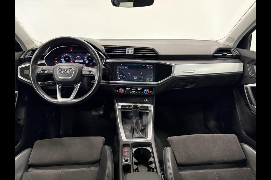 Audi Q3 35 TFSI Advanced Automaat Panoramadak Navigatie Apple Carplay/Android Auto 360 camera Parkeersensoren Cruise Control Alacantara Full Led Stoelverwarming Climate Control Lichtmetalen velgen