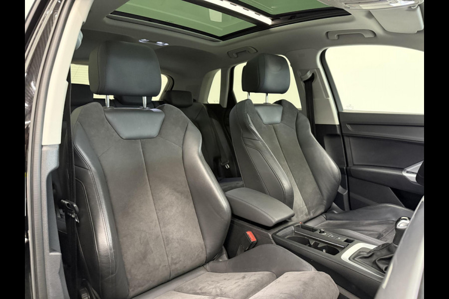 Audi Q3 35 TFSI Advanced Automaat Panoramadak Navigatie Apple Carplay/Android Auto 360 camera Parkeersensoren Cruise Control Alacantara Full Led Stoelverwarming Climate Control Lichtmetalen velgen