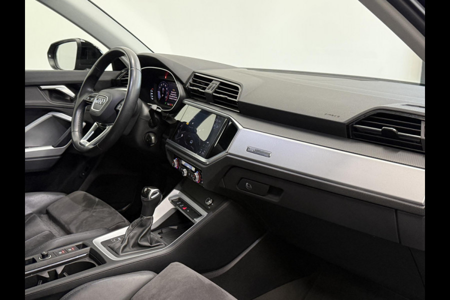 Audi Q3 35 TFSI Advanced Automaat Panoramadak Navigatie Apple Carplay/Android Auto 360 camera Parkeersensoren Cruise Control Alacantara Full Led Stoelverwarming Climate Control Lichtmetalen velgen