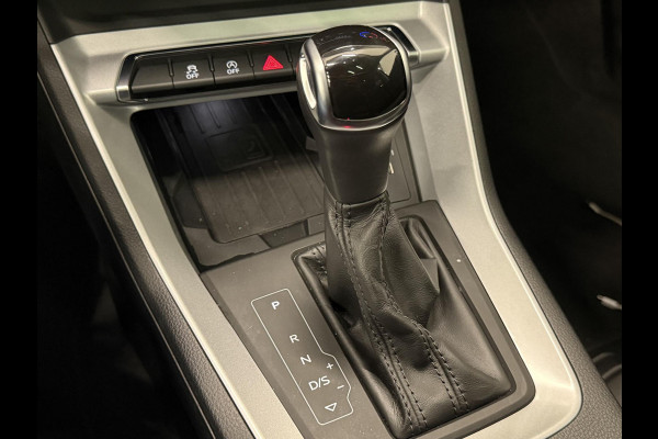 Audi Q3 35 TFSI Advanced Automaat Panoramadak Navigatie Apple Carplay/Android Auto 360 camera Parkeersensoren Cruise Control Alacantara Full Led Stoelverwarming Climate Control Lichtmetalen velgen