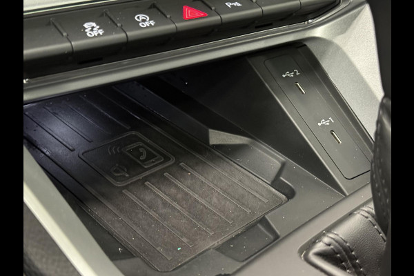 Audi Q3 35 TFSI Advanced Automaat Panoramadak Navigatie Apple Carplay/Android Auto 360 camera Parkeersensoren Cruise Control Alacantara Full Led Stoelverwarming Climate Control Lichtmetalen velgen