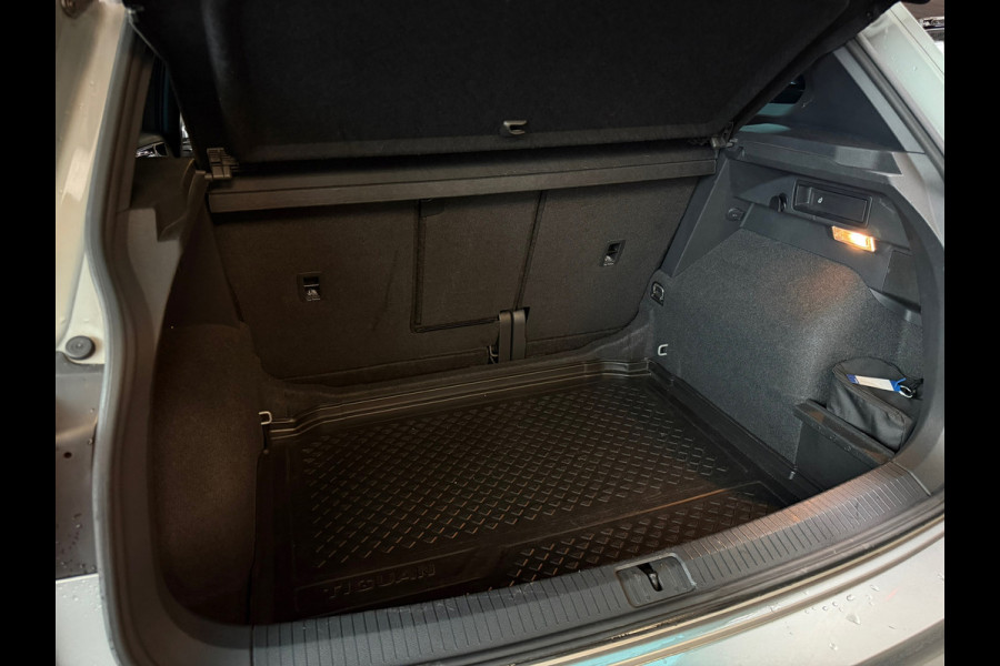 Volkswagen Tiguan 1.5 TSI ACT Highline R-LINE |PANO|KEYLESS|DEALER ONDERHOUDEN|NAP|19 INCH|CAMERA|