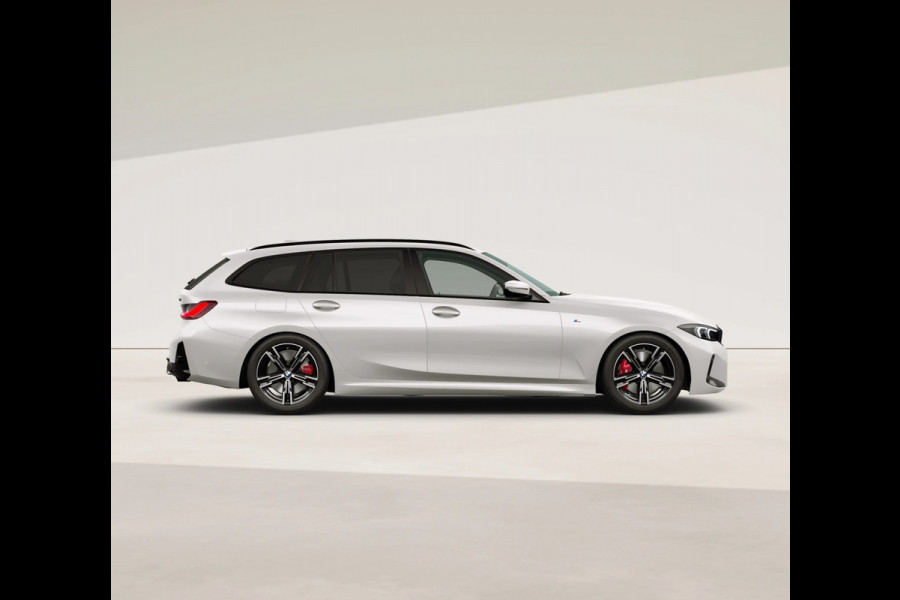 BMW 3 Serie Touring 330i xDrive - M-Sport Pro - Pano - Trekhaak - Comfort Pack - Adaptive LED