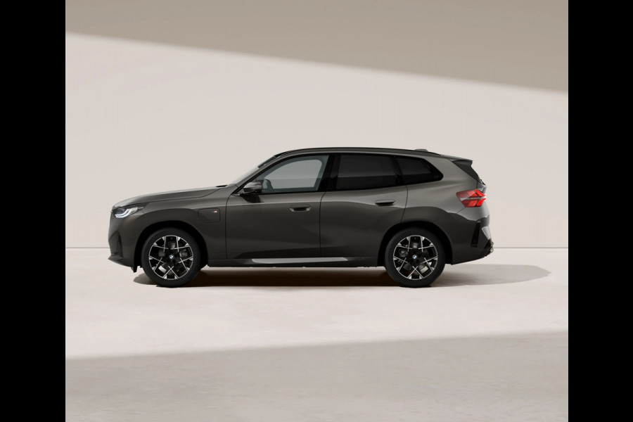 BMW X3 30e xDrive - M-Sport - Pano - Trekhaak - ACC - Head-up