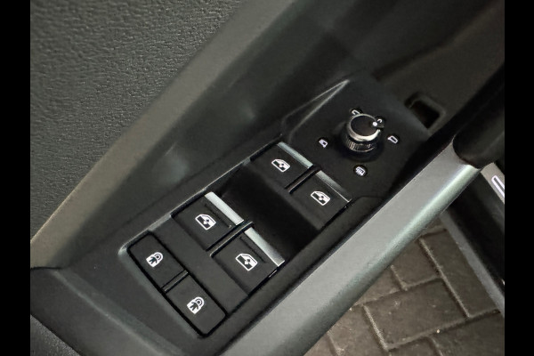 Audi Q3 35 TFSI S Line edition one Keyless|Stoelen Elektrisch