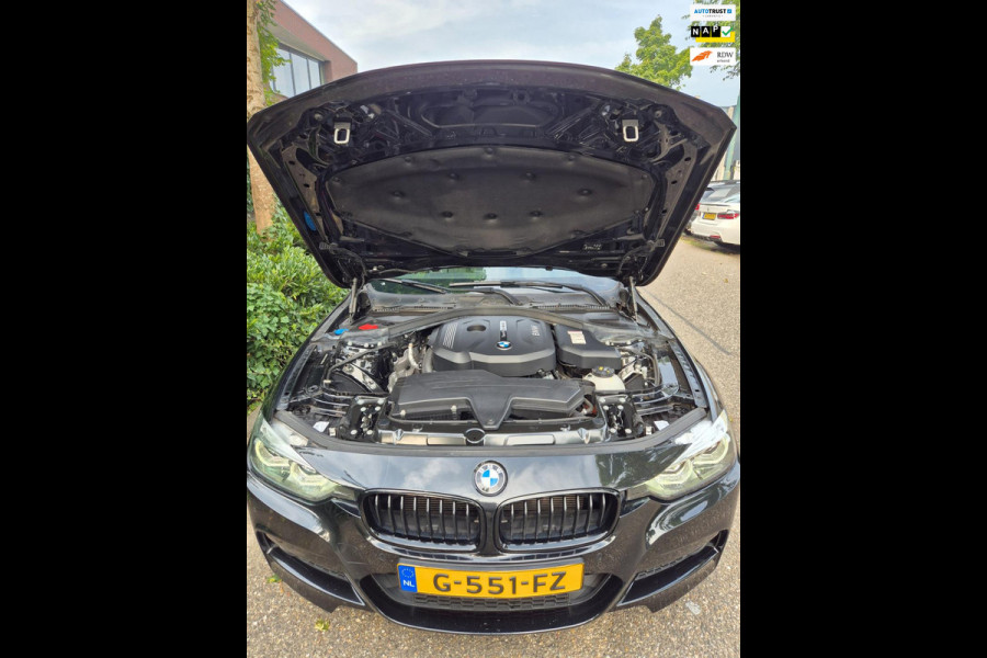 BMW 3 Serie Touring M Sport INCL BTW Apple CarPlay Trekhaak Zwart LED Evo GR Navi 2e eigenaar Breedset M Velgen Garantie