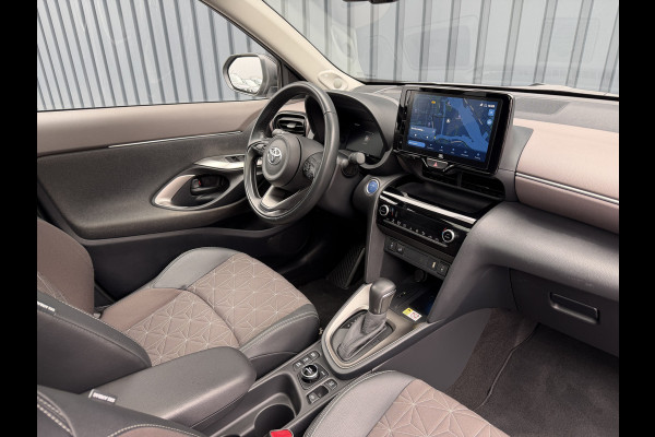 Toyota Yaris Cross 1.5 Hybrid Executive / Bi tone AWD | Afnm. Trekhaak | Pano dak | JBL | 10jr GARANTIE | Rijklaar!!!