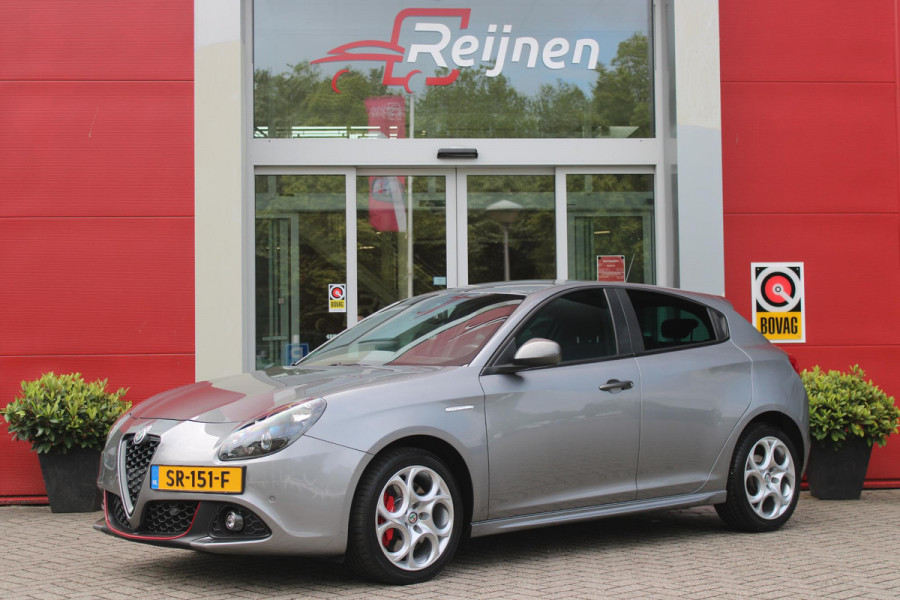 Alfa Romeo Giulietta 1.4 Turbo 170PK AUTOMAAT MultiAir SUPER | AFNEEMBARE TREKHAAK | NAVIGATIE | "BREMBO" REMKLAUWEN ROOD | LICHTMETALEN VELGEN 17" | CLIMATE CONTROL | CRUISE CONTROL | DAB+ RADIO | BLUETOOTH AUDIO | PARKEERSENSOREN VOOR + ACHTER |