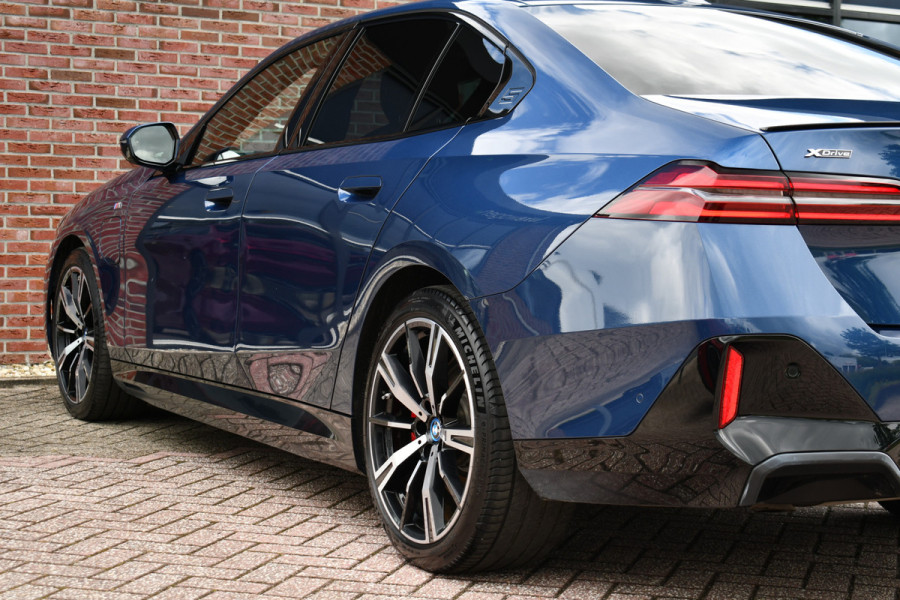 BMW 5 Serie 550e xDrive M-Sport Pro B&W Trekh Prof-onderstel 20inch